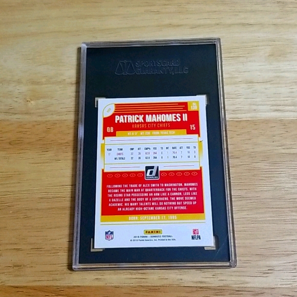 2018 Patrick Mahomes - Donruss 138 - SGC 9 MT - Picture 2 of 2